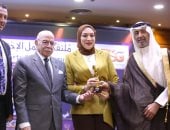 تكريم دينا الرفاعى بملتقى صناعة الاحتراف لدورها فى تطوير كرة القدم النسائية