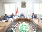 محافظ الوادى الجديد تترأس لجنة اختبار المتقدمين لشغل وظيفة رئيس وحدة قروية