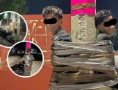 غموض يحيط بـ"باتمان المكسيكى" بعد تقييد لصوص دراجات نارية فى أعمدة الإنار