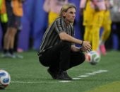 سادس الضحايا.. بيكاسيسى يعلن رحيله عن تدريب الإكوادور بعد وداع المونديال