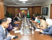 محافظ الجيزة: فض 8 أسواق عشوائية بإمبابة ودراسة تطبيق منظومة الجمع السكنى