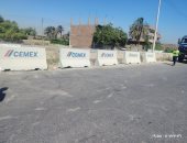 بدء تركيب حواجز خرسانية على جانبى ترعة جنابية صدفا بأسيوط.. صور