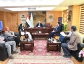 محافظ الفيوم يناقش مشكلات الري ومياه الشرب والصرف الصحى 