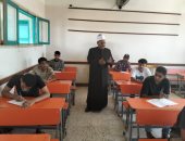 رئيس المنطقة الأزهرية يتابع امتحان اللغة الفرنسية والإنشاء بالإسماعيلية