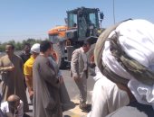 محافظ سوهاج يوجه بإنشاء مطلع ومنزل لقرية النغاميش على محور دار السلام
