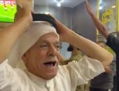 قلع عقاله من كتر الفرحة.. مسن سوري يحتفل بفوز مصر على أستراليا.. فيديو
