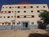 أهالى بنبان يبنون صرحا طبيا بالجهود الذاتية لعلاج مرضى الكلى.. المركز الجديد يخدم القرى النائية غرب النيل بأسوان على مساحة 800 م2.. مزود بـ12 حضانة للأطفال حديثى الولادة وتخصصات طبية مختلفة.. صور
