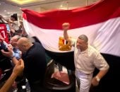 احتفالات حاشدة للمصريين فى عُمان بعد التأهل لدور 16 بكأس العالم.. صور