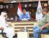 محافظ جنوب سيناء يلتقي مشايخ وعواقل نويبع لبحث مطالب المواطنين