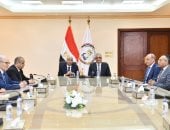 وزيرا الإنتاج الحربى والعمل يتفقان على خطة تدريب مهنى وتأهيل الشباب لسوق العمل
