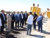 محافظ الوادي الجديد ورئيس هيئة تنمية الصعيد يتفقدان مصنع المخلفات الزراعية