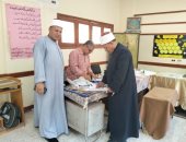 رئيس المنطقة يتابع امتحانات الثانوية الأزهرية للقسم العلمي بلجنة فتيات الإسماعيلية