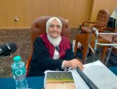 تحدّت المرض والعمر.. آمال إسماعيل تحصل على الدكتوراه من جامعة المنصورة فى سن الـ83.. هزمت مرض السرطان وتؤكد: أتمنى الالتحاق بكلية الآداب قسم لغة إنجليزية علشان لو سافرت لحفيدتى فى أمريكا.. صور وفيديو