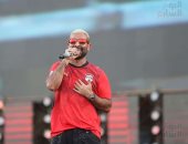 سكوت النهاردة يوم الملوك.. أحمد سعد يشعل حماس جماهير الفان زون خلال مباراة مصر والأرجنتين