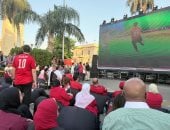 شاهد احتفال رئيس جامعة القاهرة وقيادات الجامعة بهدف المنتخب فى الأرجنتين