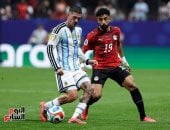 الحكم يلغى هدف زيكو فى شباك الأرجنتين بسبب خطأ على مروان عطية.. صور 