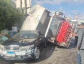 رفع أثار حادث اصطدام سيارة نقل بتوك توك وملاكى فى المنصورة