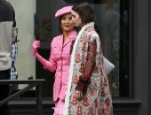 ليلى كولينز وآشلى بارك تخطفان الأنظار خلال تصوير الموسم الأخير من Emily in Paris