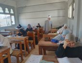 رئيس منطقة سوهاج الأزهرية يتفقد امتحانات الثانوية وسط حالة من الهدوء