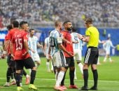 حكم إنجليزي سابق: الـVAR ظلم مصر وأهدى الأرجنتين التأهل