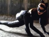 آن هاثاواى تكشف مفاجأة نولان الكبرى: جئت لـHarley Quinn ورحلت بـCatwoman