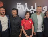 مى عمر تدعم المنتخب الوطنى وترتدى تيشيرت مصر فى العرض الخاص لشمشون ودليلة