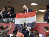 إنفانتينو يرفع علم مصر بعد الكوارث التحكيمية فى مباراة الأرجنتين.. صور 