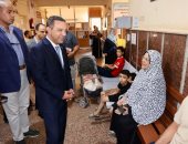 محافظ المنوفية يحيل مسؤول مخزن العهدة و5 عاملين بالغسيل الكلوي للتحقيق