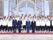 استقبال الرئيس السيسى وتكريمه لبعثة منتخب مصر فى مدينة العلمين.. فيديو 