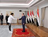 «القاهرة الإخبارية»: الرئيس كرم المنتخب بكأس الفخر والاعتزاز تقديرًا للأداء