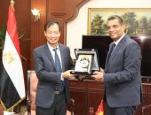 محافظ البحر الأحمر يبحث مع السفير الفيتنامي تعزيز التعاون في السياحة والاستثمار