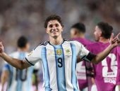 أرسنال يسعى لخطف ألفاريز من برشلونة بعد كأس العالم