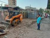 إزالة 11 تندة مخالفة ورفع أطنان من المخلفات فى حملات مكثفة بحى إمبابة.. صور