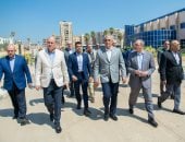 وزير الإنتاج الحربي يتفقد شركة بنها للصناعات الإلكترونية 