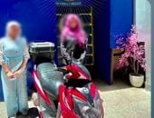 ضبط فتاتين لتعاطيهما المخدرات على دراجة نارية بالإسكندرية.. فيديو