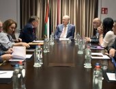 رئيس وزراء فلسطين يؤكد ضرورة الحفاظ على دور الأونروا في الضفة الغربية وقطاع غزة
