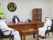 محافظ شمال سيناء يبحث مع مشايخ بئر العبد سبل دعم جهود التنمية