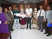 مدير تعليم سوهاج يكرم الفائزين فى مسابقات التربية الاجتماعية