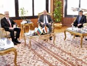 وزير الطيران المدني يستقبل سفير بلغاريا لبحث سُبل التعاون المشترك