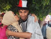 ولية أمر تحتفل بعيد ميلاد ابنها ونهاية الثانوية العامة بتورتة وعلم مصر.. فيديو وصور