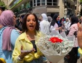 بوكيه بـ5 آلاف جنيه.. هدية فتاة لأختها بعد آخر امتحان بالثانوية العامة