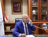 وزير النقل يهاتف "سيدة أسوان" ويكرمها بالعاصمة الإدارية بعد تصديها لرشق قطار بالحجارة
