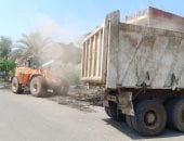 250 طن مخلفات وتمهيد طرق وصيانة للإنارة و43 محضرًا بقرية كوم الضبع بالمنوفية