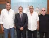 محافظ بورسعيد يلتقي نائبي رئيسي المصري وقطاع الناشئين لبحث دعم النادي