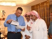 محافظ جنوب سيناء يلتقي أهالي قرية الجبيل ويستمع لآرائهم