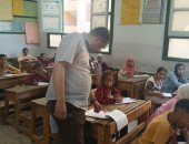 وكيل تعليم أسيوط يتابع امتحانات الدور الثاني لصفوف النقل 