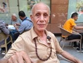 عم أبو عبده النمر يروى رحلة عمره مع الأنتيكات في سوق ديانا.. فيديو
