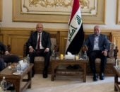 سفير العراق بالقاهرة يبحث مع وفد عراقى تسهيل إنجاز معاملات الجالية