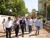 محافظ الأقصر يتفقد مشروعات تطوير البنية التحتية بشوارع وسط المدينة.. صور