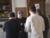 انهيار مدحت تيخا فى جنازة الفنان أحمد جلال عبد القوى